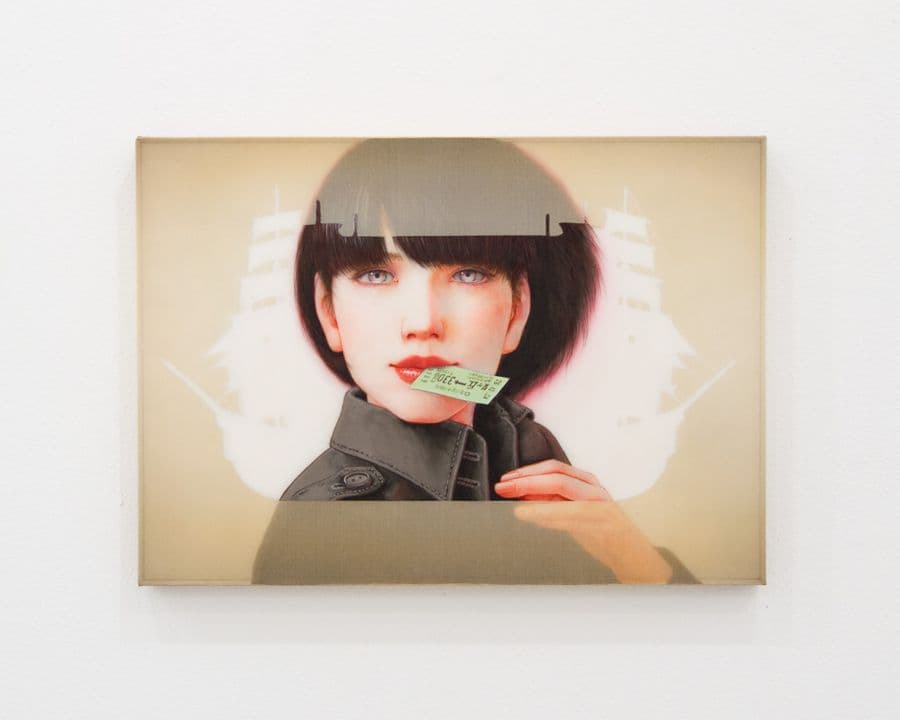 彼女は港へ向かう